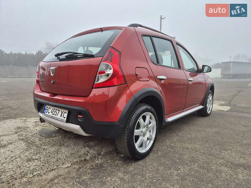 Внедорожник / Кроссовер Dacia Sandero StepWay 2012 в Стрые