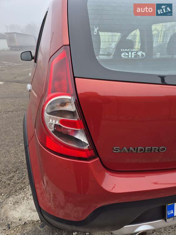 Внедорожник / Кроссовер Dacia Sandero StepWay 2012 в Стрые