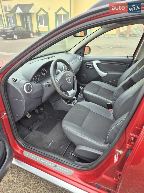 Внедорожник / Кроссовер Dacia Sandero StepWay 2012 в Стрые