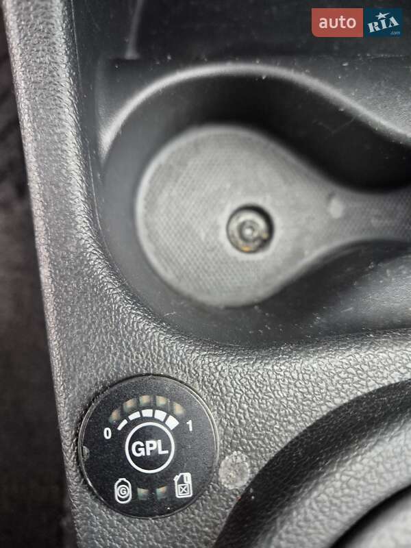 Внедорожник / Кроссовер Dacia Sandero StepWay 2012 в Стрые