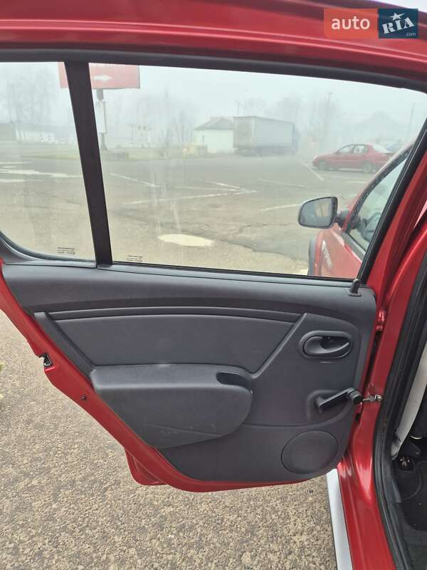 Внедорожник / Кроссовер Dacia Sandero StepWay 2012 в Стрые