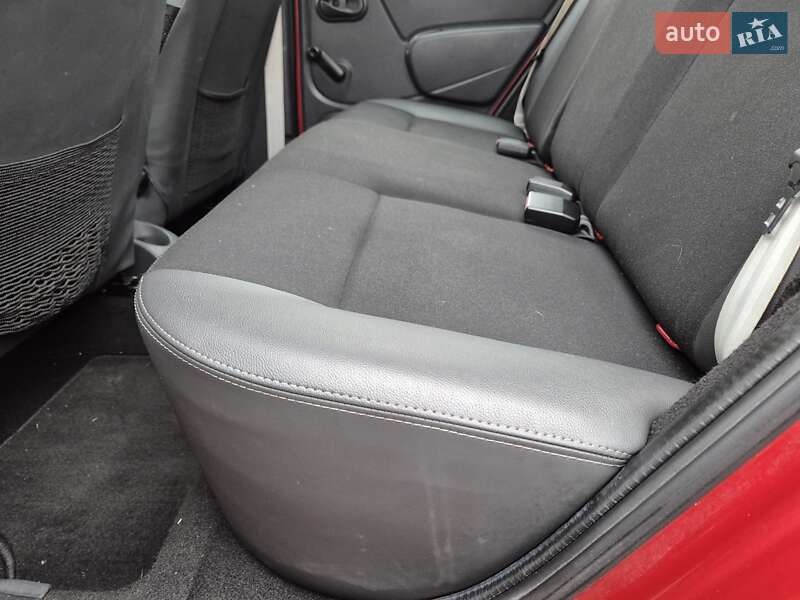 Внедорожник / Кроссовер Dacia Sandero StepWay 2012 в Стрые