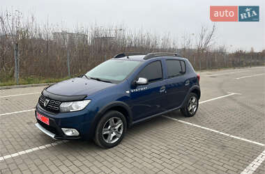 Позашляховик / Кросовер Dacia Sandero StepWay 2017 в Дубні