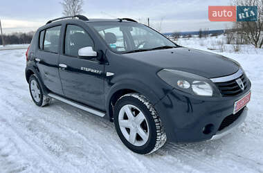 Внедорожник / Кроссовер Dacia Sandero StepWay 2011 в Кролевце
