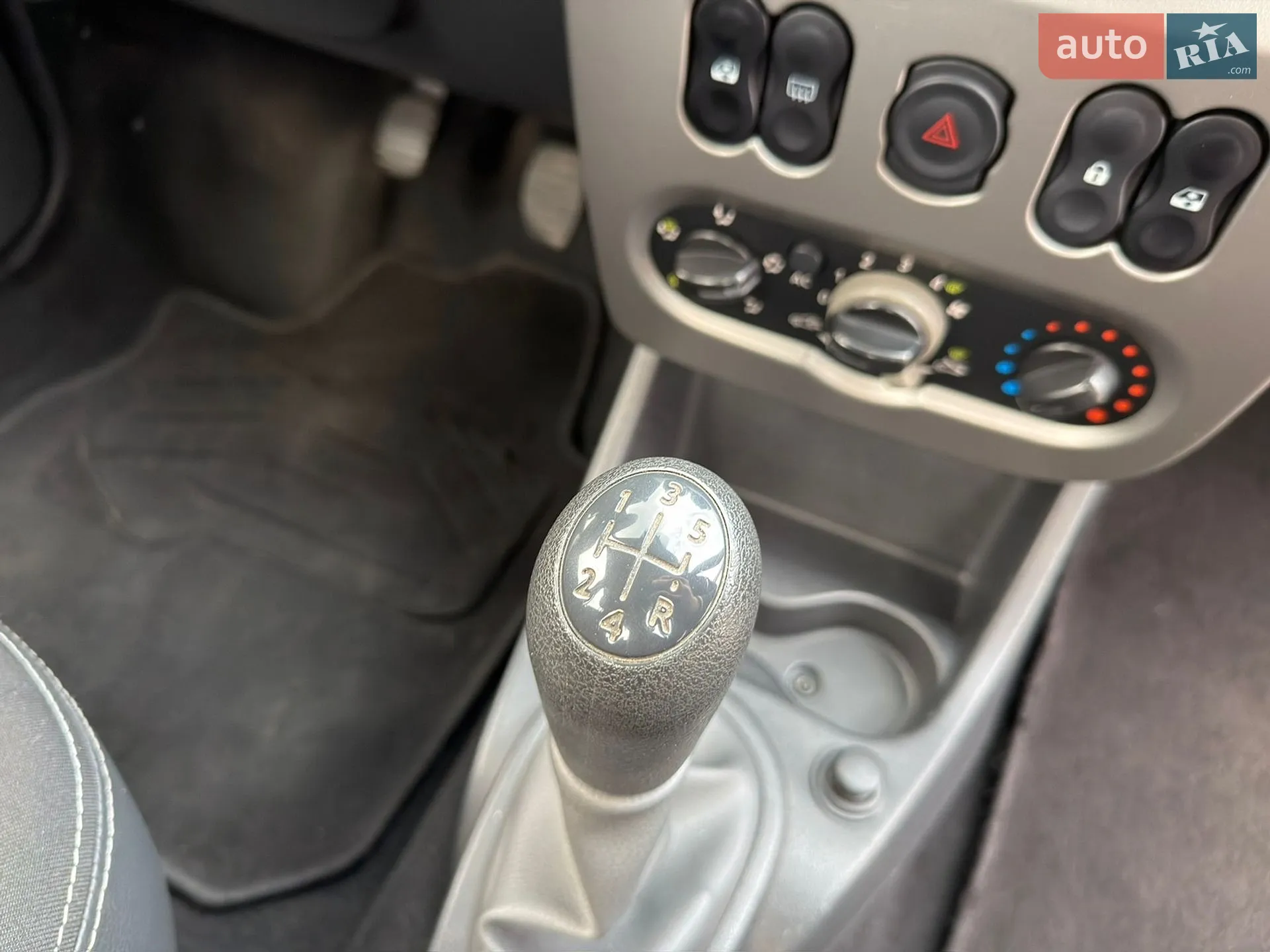 2012 Dacia Sandero - мініатюра 28