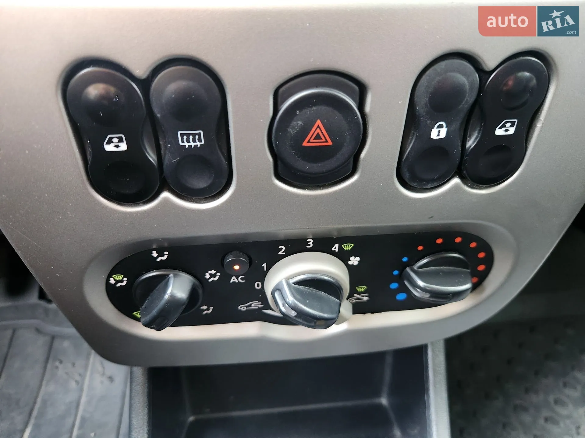 2010 Dacia Sandero - мініатюра 24