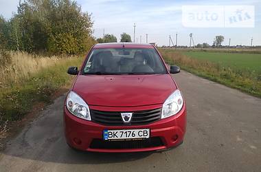 Хэтчбек Dacia Sandero 2012 в Ровно