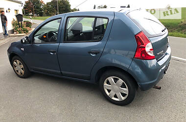 Хэтчбек Dacia Sandero 2008 в Сваляве