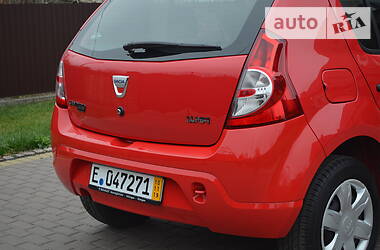 Хэтчбек Dacia Sandero 2009 в Дубно