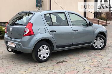 Хэтчбек Dacia Sandero 2009 в Стрые