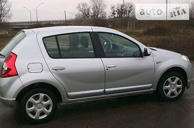 Хэтчбек Dacia Sandero 2008 в Киеве