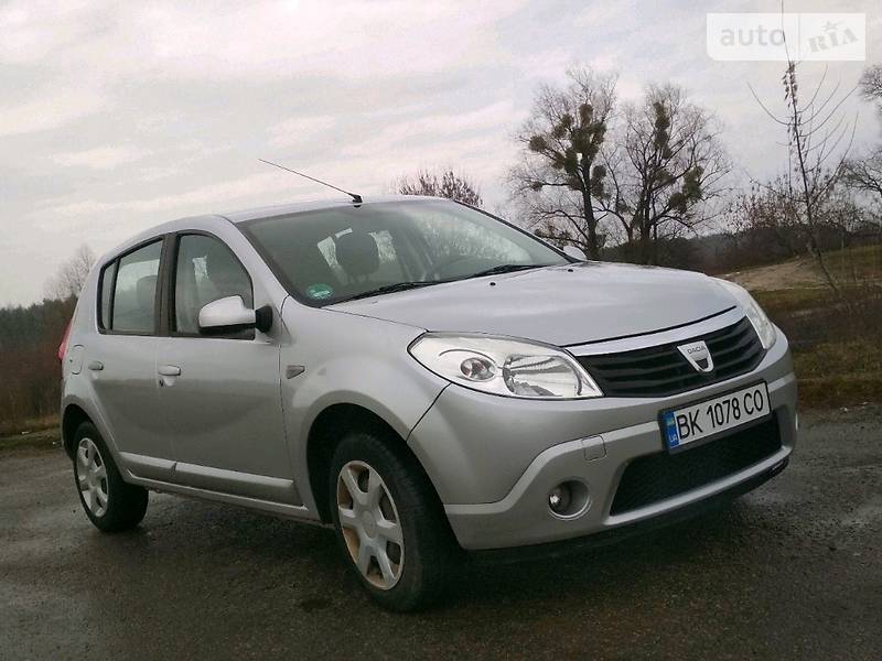 Хэтчбек Dacia Sandero 2008 в Киеве