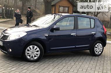 Хэтчбек Dacia Sandero 2009 в Дрогобыче