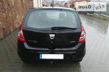 Хетчбек Dacia Sandero 2010 в 