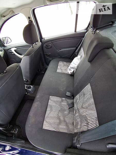 Хетчбек Dacia Sandero 2009 в Золочеві