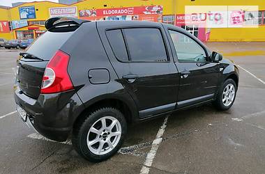 Хэтчбек Dacia Sandero 2010 в Житомире