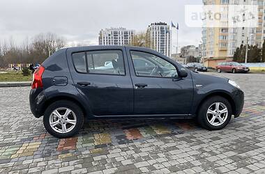 Хэтчбек Dacia Sandero 2009 в Львове