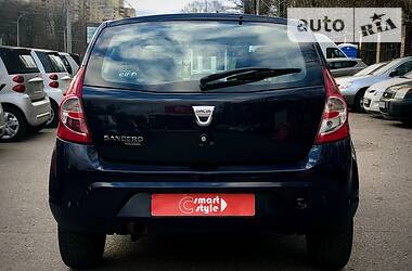 Хэтчбек Dacia Sandero 2010 в Киеве