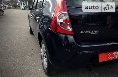 Хэтчбек Dacia Sandero 2010 в Киеве