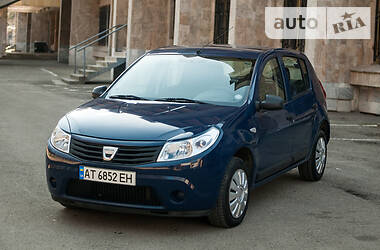 Хетчбек Dacia Sandero 2009 в 