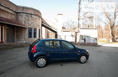 Хетчбек Dacia Sandero 2009 в 