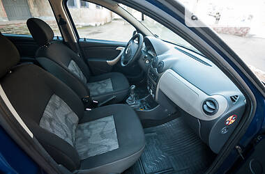 Хетчбек Dacia Sandero 2009 в 