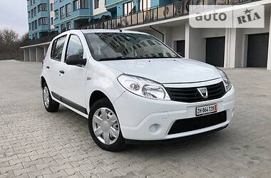 Хетчбек Dacia Sandero 2011 в 