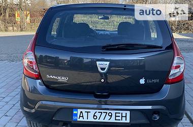 Хетчбек Dacia Sandero 2008 в 