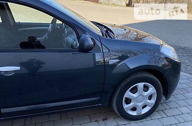 Хетчбек Dacia Sandero 2008 в 