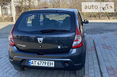 Хетчбек Dacia Sandero 2008 в 