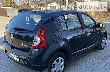 Хетчбек Dacia Sandero 2008 в 