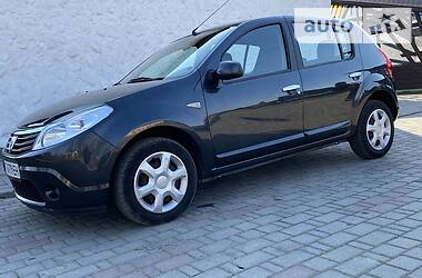 Хетчбек Dacia Sandero 2008 в 