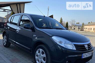 Хетчбек Dacia Sandero 2008 в 