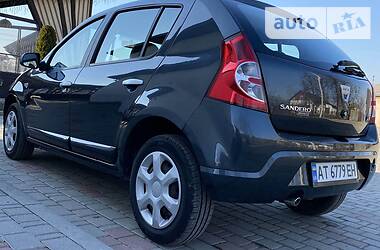 Хетчбек Dacia Sandero 2008 в 