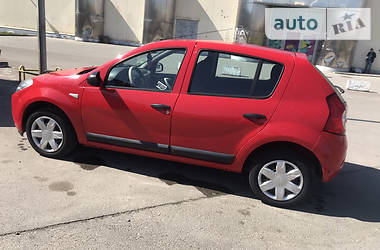 Хетчбек Dacia Sandero 2010 в 