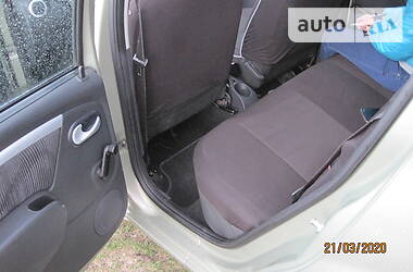 Хетчбек Dacia Sandero 2009 в 