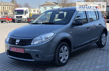 Хетчбек Dacia Sandero 2009 в 