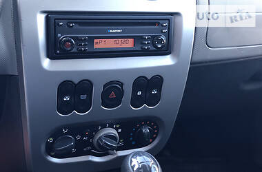 Хетчбек Dacia Sandero 2009 в 