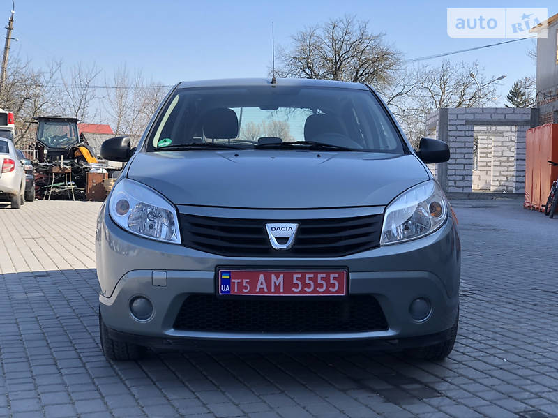 Хетчбек Dacia Sandero 2009 в 