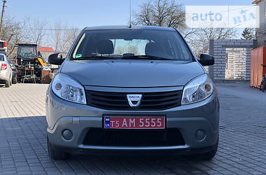 Хетчбек Dacia Sandero 2009 в 