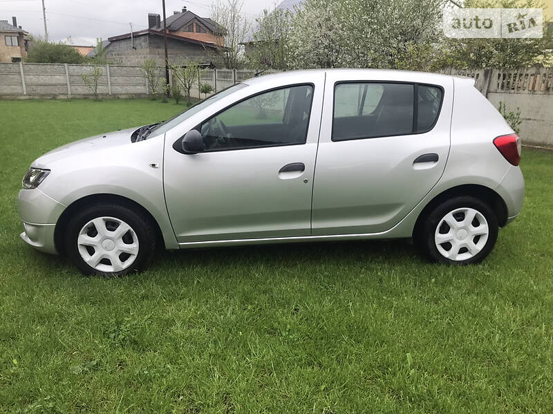Хэтчбек Dacia Sandero 2016 в Ивано-Франковске