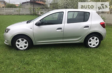 Хетчбек Dacia Sandero 2016 в 