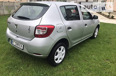 Хетчбек Dacia Sandero 2016 в 