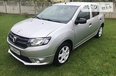 Хетчбек Dacia Sandero 2016 в 