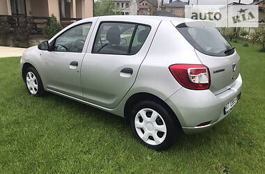 Хетчбек Dacia Sandero 2016 в 