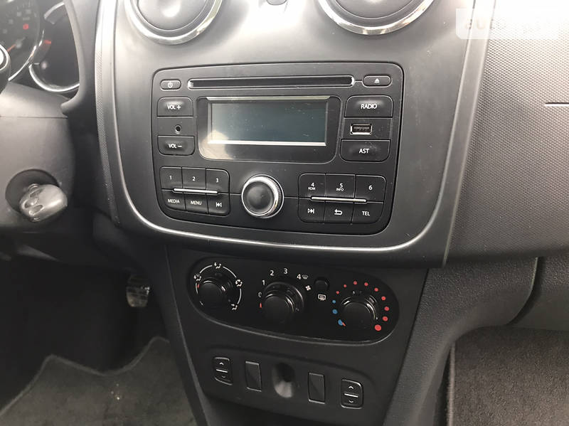 Хэтчбек Dacia Sandero 2016 в Ивано-Франковске