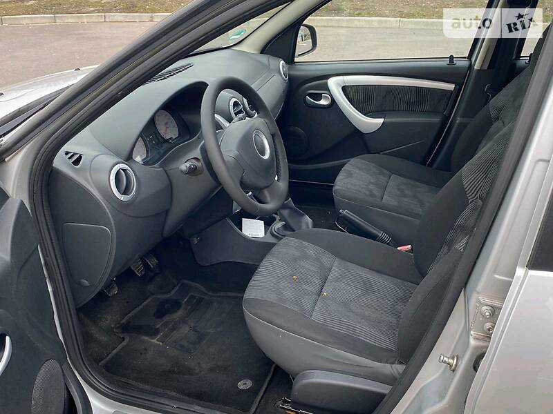 Хетчбек Dacia Sandero 2009 в Києві