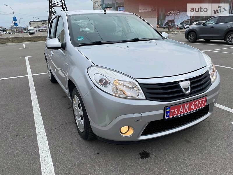 Хетчбек Dacia Sandero 2009 в Києві