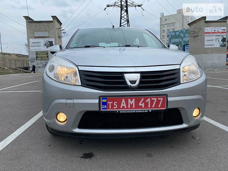 Хетчбек Dacia Sandero 2009 в Києві