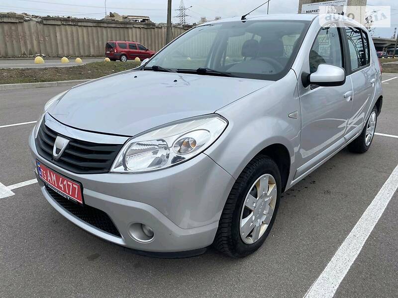 Хетчбек Dacia Sandero 2009 в Києві